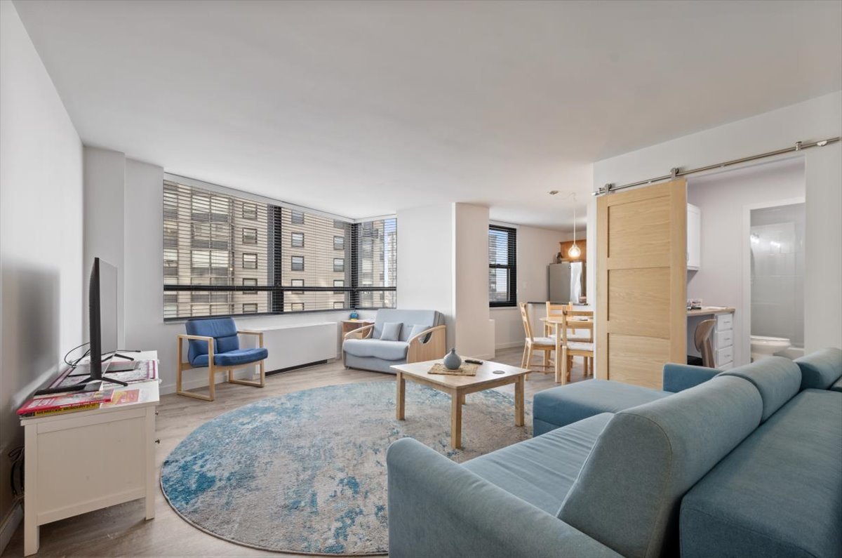 5701 North Sheridan Road, Unit 16C Chicago, IL 60660 - Photo 2 of 17