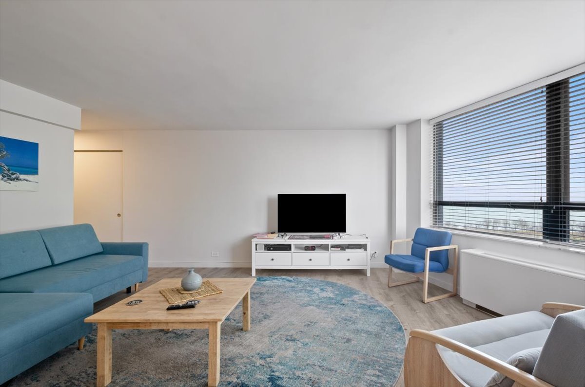 5701 North Sheridan Road, Unit 16C Chicago, IL 60660 - Photo 3 of 17