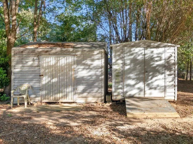 a view of a yard with a tree