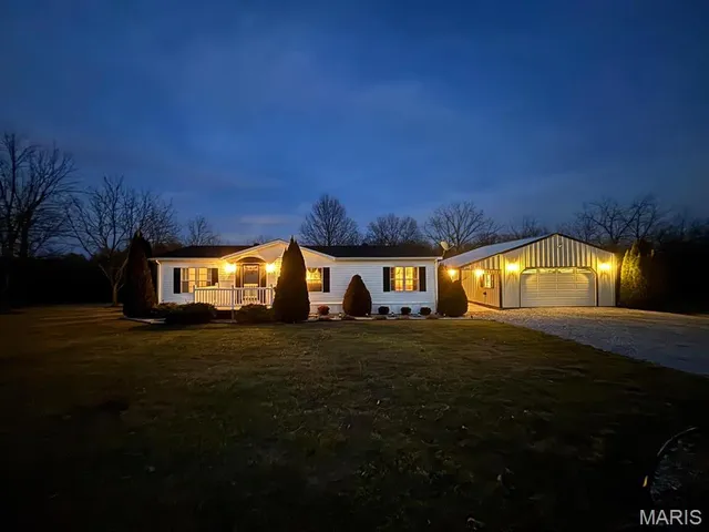 $269,000 | 18096 Monroe Road 453, Paris, MO 65275