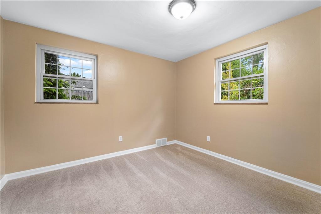 527 Patterson Road Bethel Park, PA 15102 - Photo 15 of 34 Gallery Image 15
