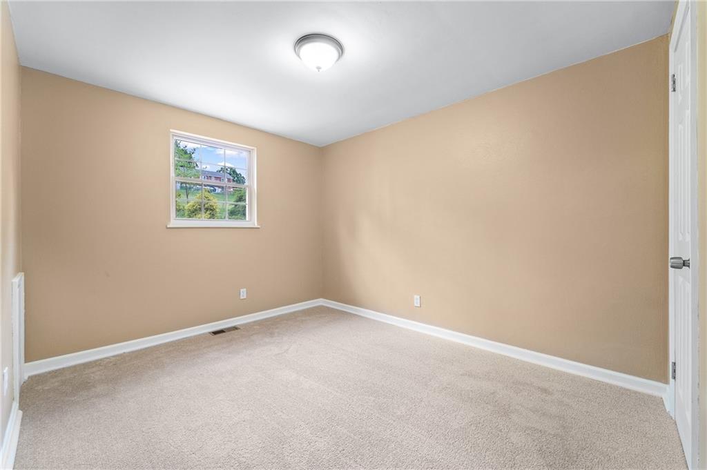 527 Patterson Road Bethel Park, PA 15102 - Photo 17 of 34 Gallery Image 17