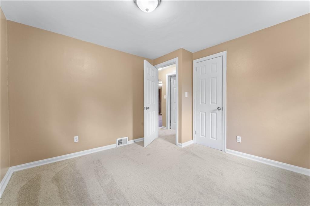 527 Patterson Road Bethel Park, PA 15102 - Photo 18 of 34 Gallery Image 18