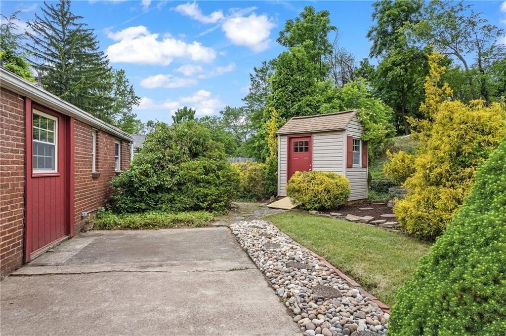 527 Patterson Road Bethel Park, PA 15102 - Photo 25 of 34 Gallery Image 25