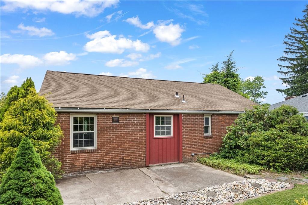 527 Patterson Road Bethel Park, PA 15102 - Photo 26 of 34 Gallery Image 26