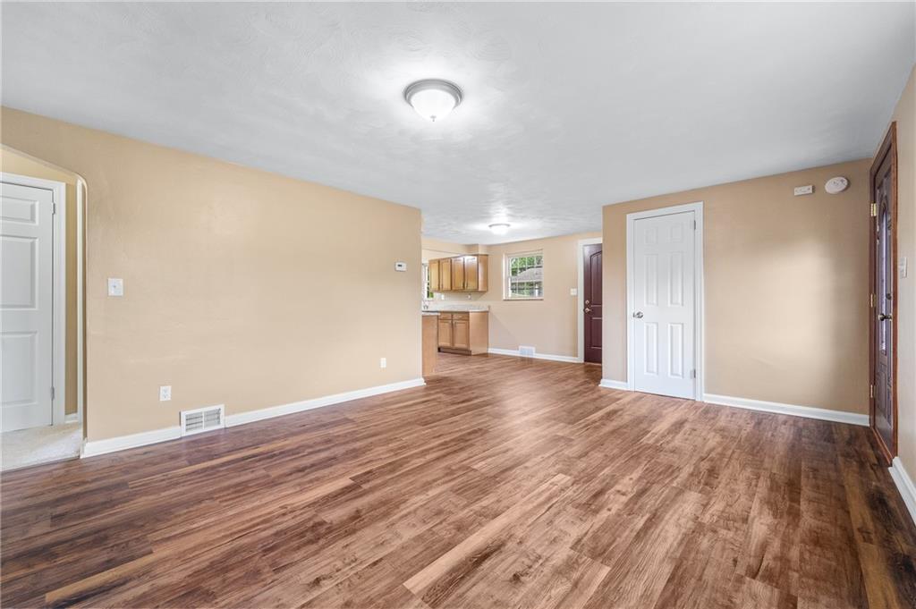 527 Patterson Road Bethel Park, PA 15102 - Photo 6 of 34 Gallery Image 6