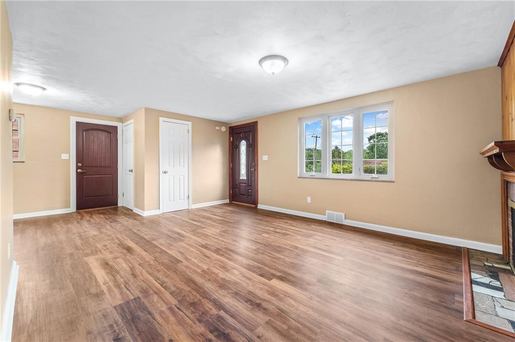 527 Patterson Road Bethel Park, PA 15102 - Photo 7 of 34 Gallery Image 7