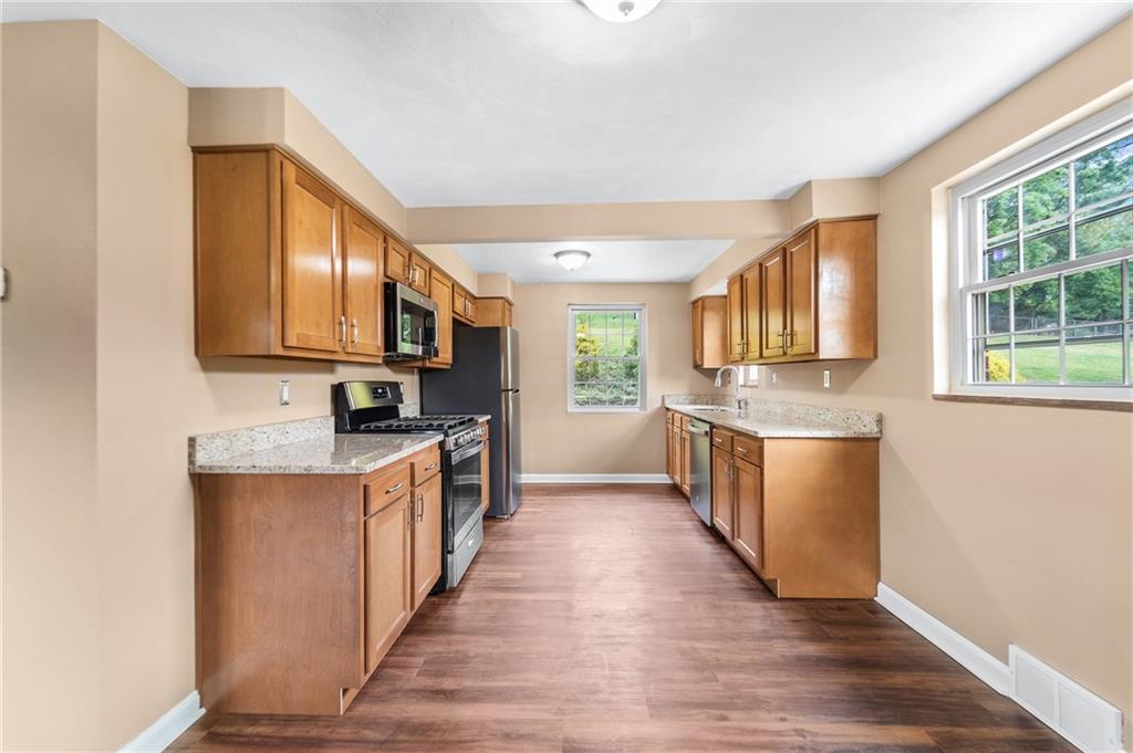 527 Patterson Road Bethel Park, PA 15102 - Photo 9 of 34 Gallery Image 9