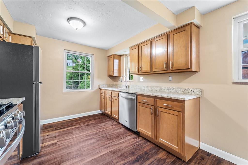 527 Patterson Road Bethel Park, PA 15102 - Photo 10 of 34 Gallery Image 10