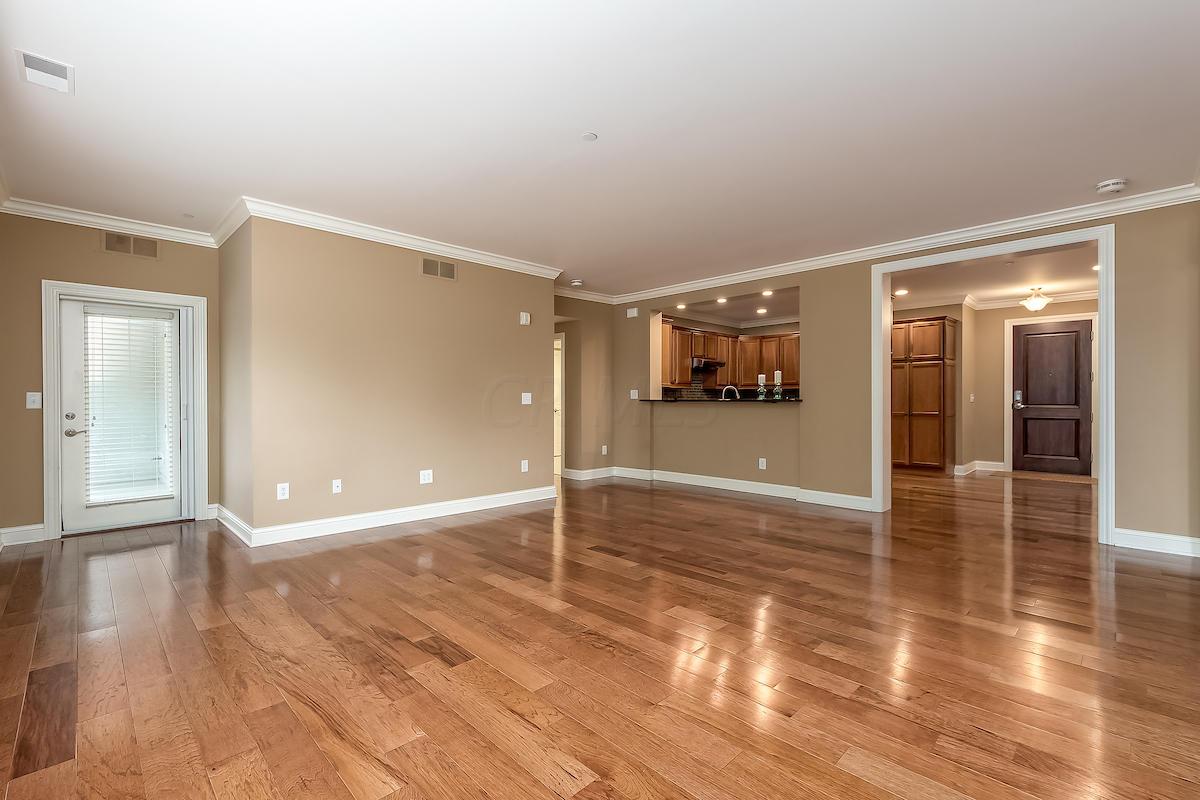 3175 Tremont Road, Unit 207 Columbus, OH 43221 - Photo 3 of 29