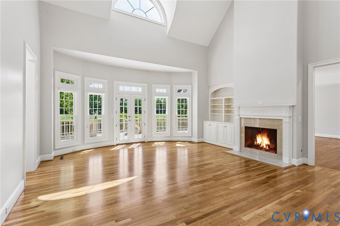 3009 Travis Pond Road Williamsburg, VA 23185 - Photo 17 of 100 Spacious living area featuring high vaulted ceilin