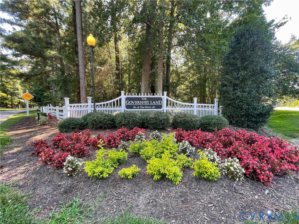 3009 Travis Pond Road Williamsburg, VA 23185 - Photo 92 of 100 Landscaped entrance featuring a white picket fence