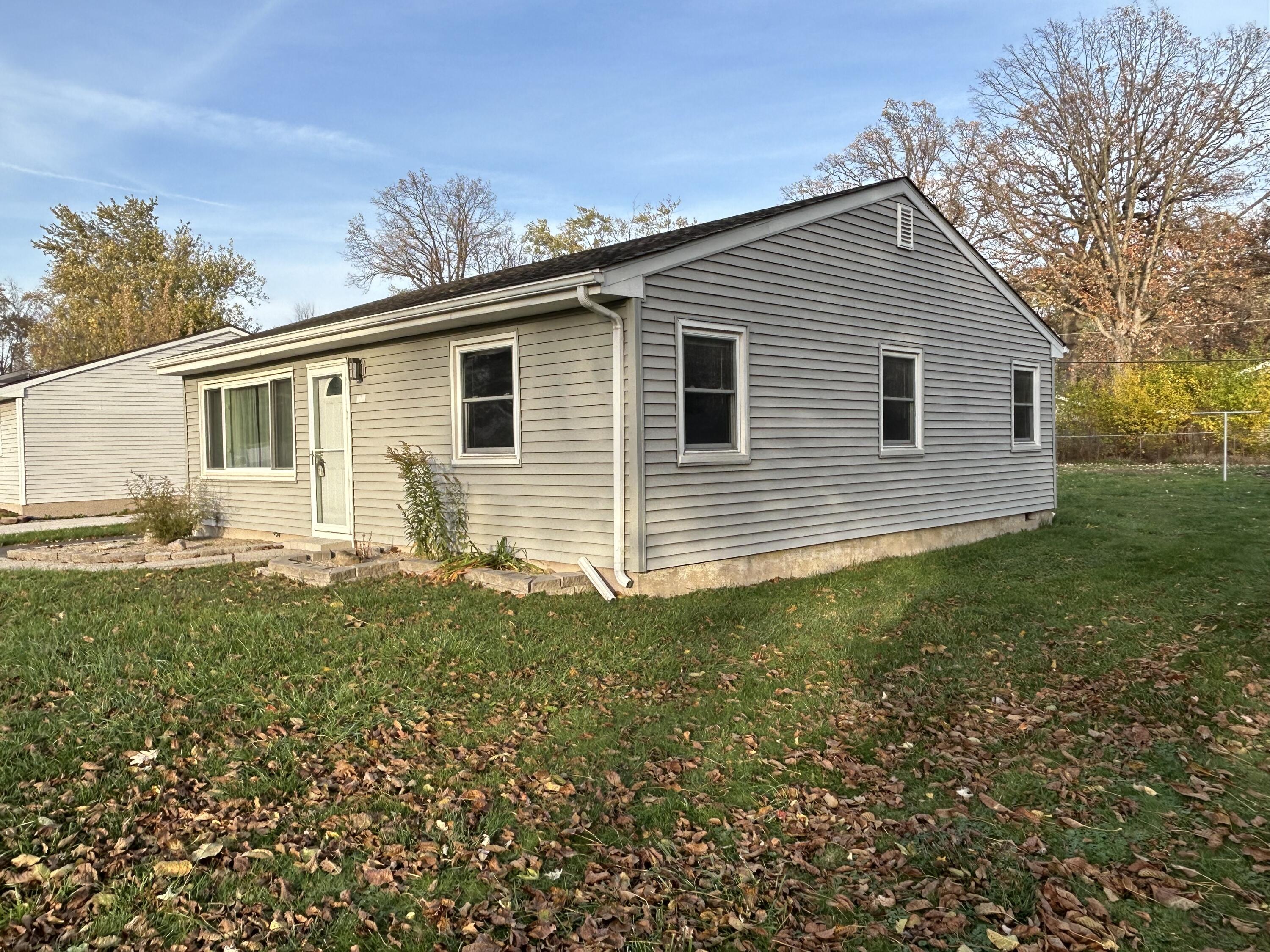 721 Juniper Road Valparaiso, IN 46385 - Photo 3 of 26 3000x2250
