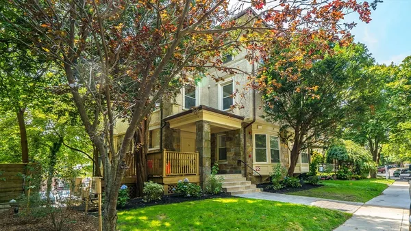 $2,500 | 21 Regent Circle, Unit 1, Brookline, MA 02445