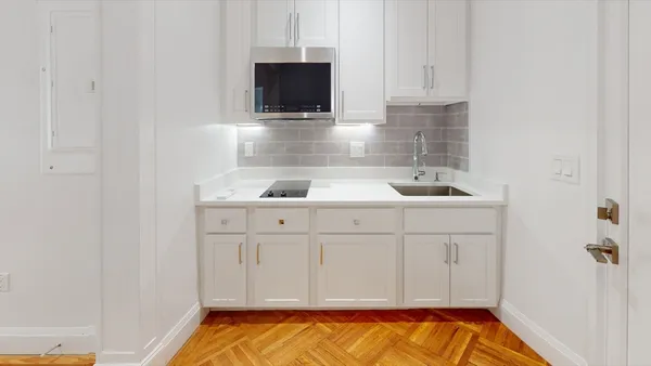 $2,500 | 21 Regent Circle, Unit 1, Brookline, MA 02445