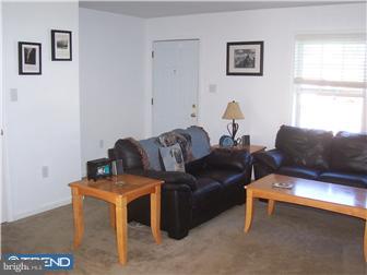 63 Fordham Road Pennsville, NJ 08070 - Photo 4 of 12 Living Room