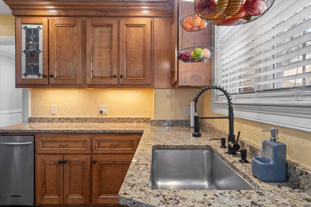 860 Pleasant Street Worcester, MA 01602 - Photo 15 of 32