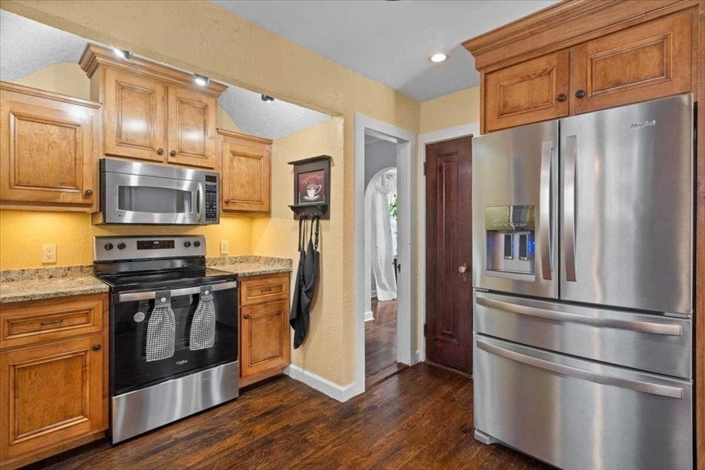 860 Pleasant Street Worcester, MA 01602 - Photo 17 of 32