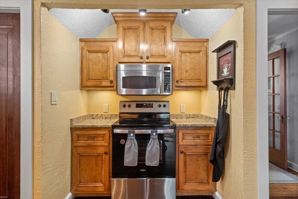 860 Pleasant Street Worcester, MA 01602 - Photo 18 of 32