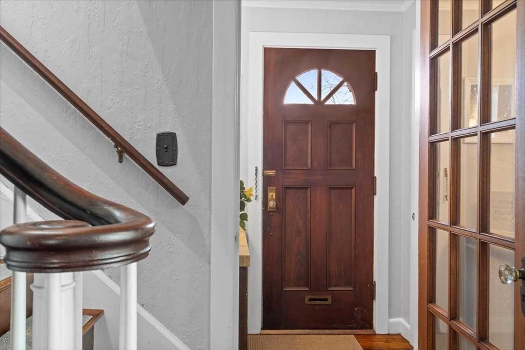 860 Pleasant Street Worcester, MA 01602 - Photo 4 of 32