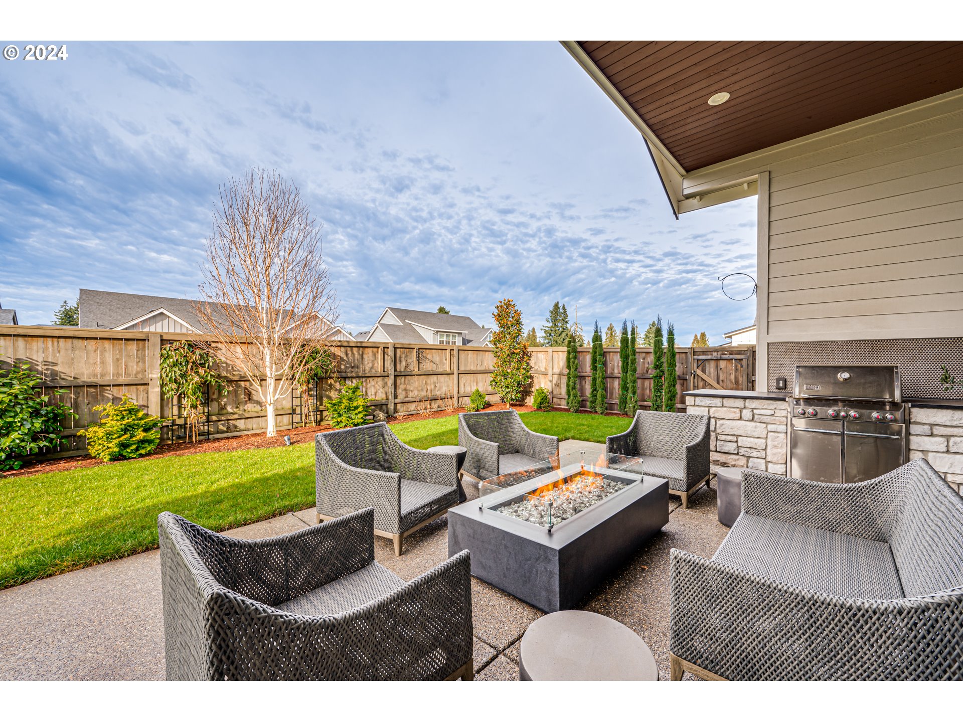 3911 Northwest 114th Street Vancouver, WA 98685 - Photo 43 of 48 a living room with patio furniture and garden
