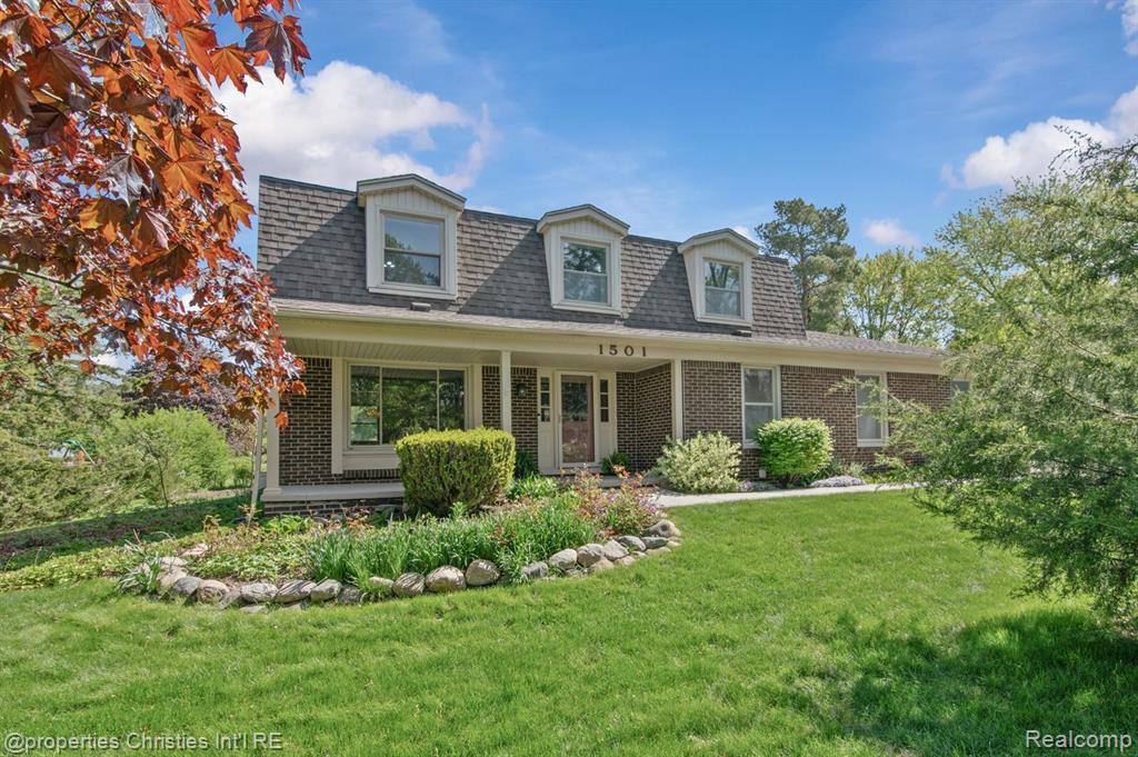 1501 Deerhurst Lane Rochester Hills, MI 48307 - Photo 1 of 38