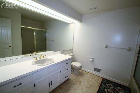 1239 Heatherwoode Road Flint, MI 48532 - Photo 31 of 59 20398158-30.JPG