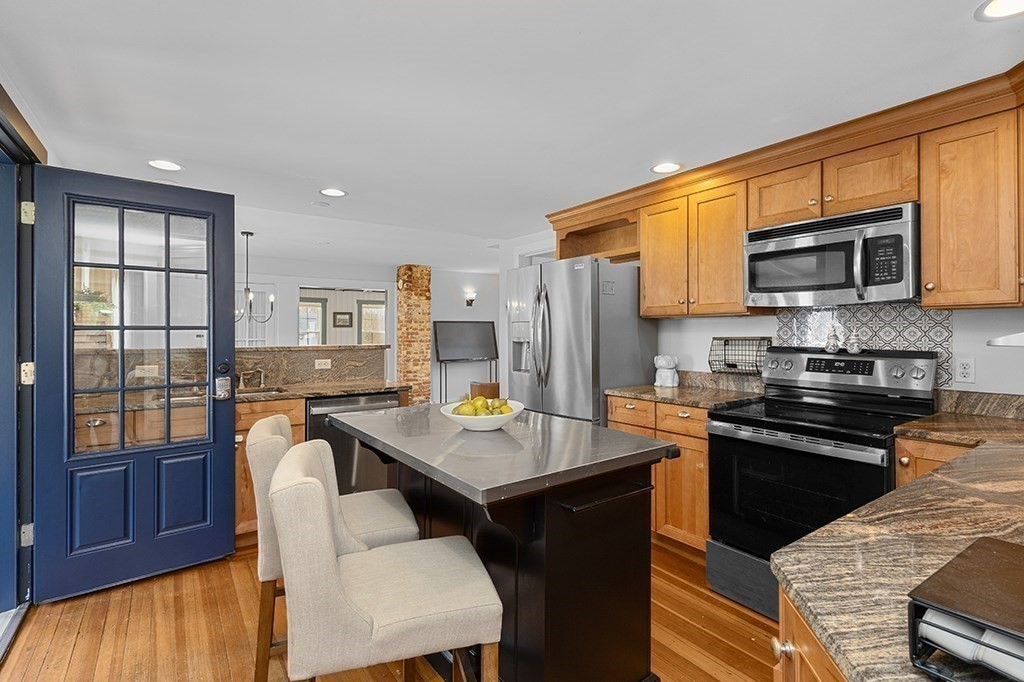 33 Pleasant Street Hopkinton, MA 01748 - Photo 16 of 39