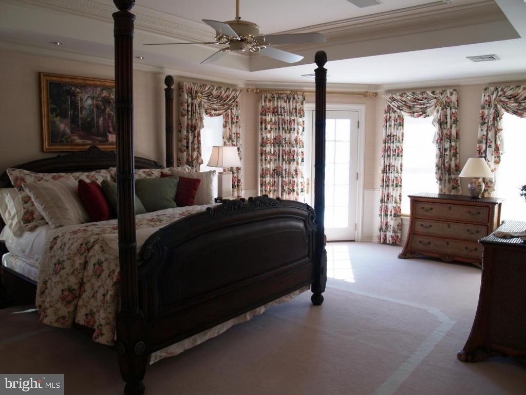 38 Oakhill Drive Lititz, PA 17543 - Photo 16 of 37 a spacious bedroom with a bed and a couch