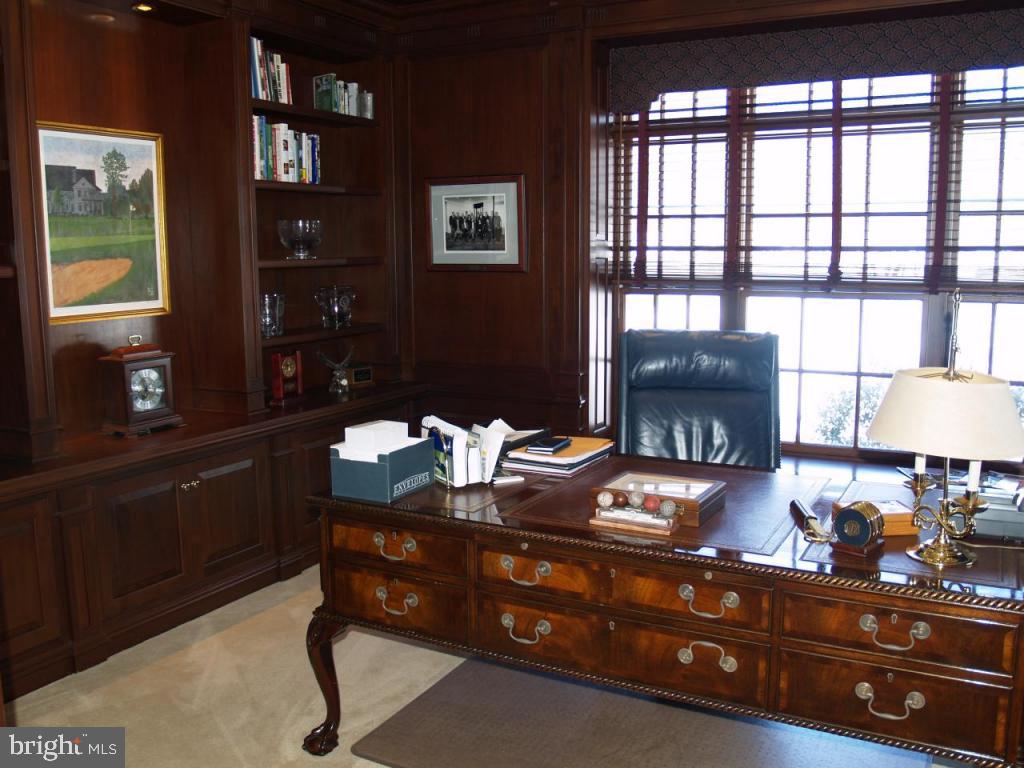 38 Oakhill Drive Lititz, PA 17543 - Photo 17 of 37 a bed room with a bed and a dresser