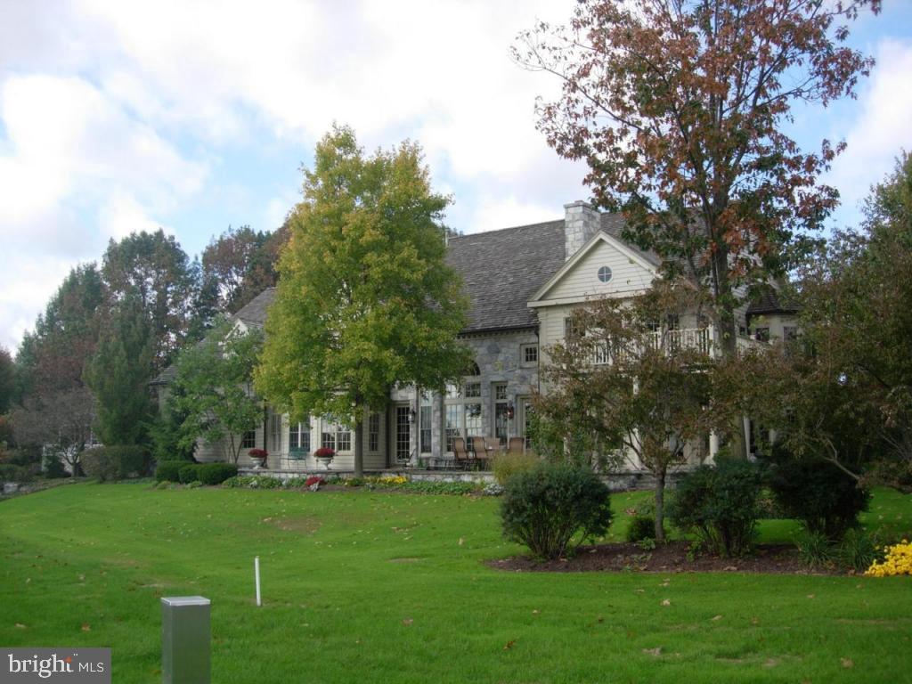 38 Oakhill Drive Lititz, PA 17543 - Photo 23 of 37 a front view of a house with a yard