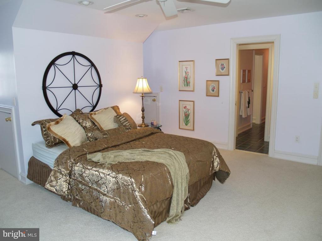 38 Oakhill Drive Lititz, PA 17543 - Photo 31 of 37 a bedroom with bed and a window