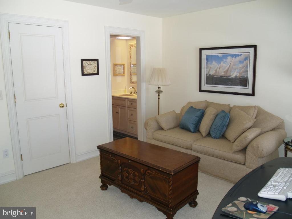 38 Oakhill Drive Lititz, PA 17543 - Photo 32 of 37 a living room with furniture and a bath tub