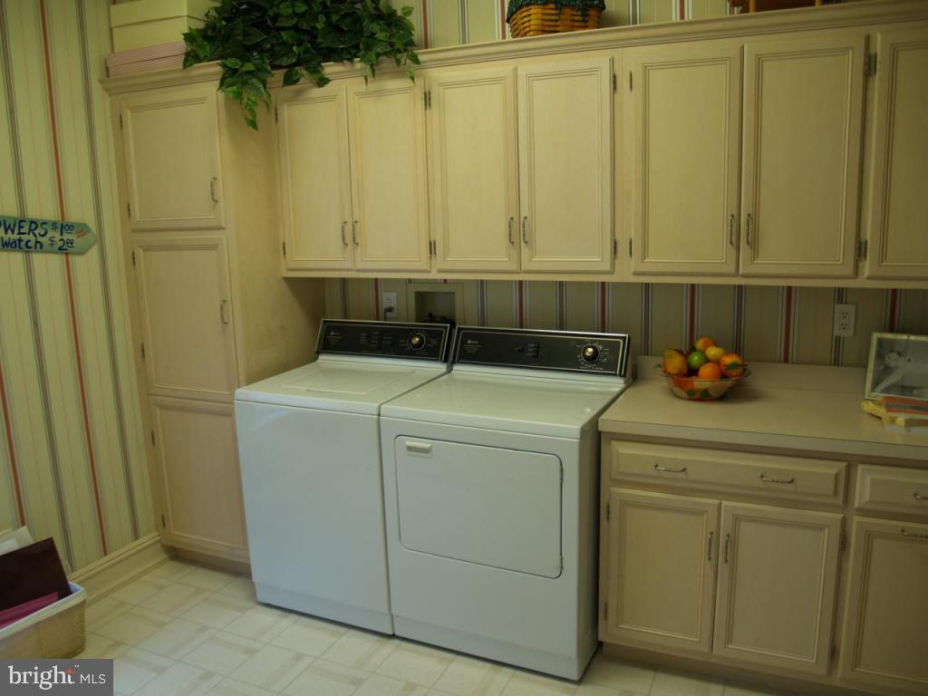 38 Oakhill Drive Lititz, PA 17543 - Photo 36 of 37 a utility room with dryer and washer