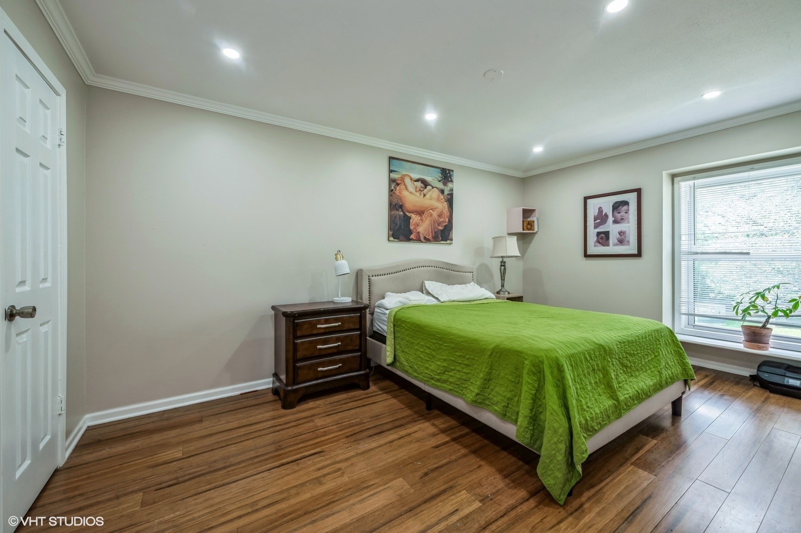 1138 Inverrary Lane Deerfield, IL 60015 - Photo 7 of 12 a bedroom with a bed and a window