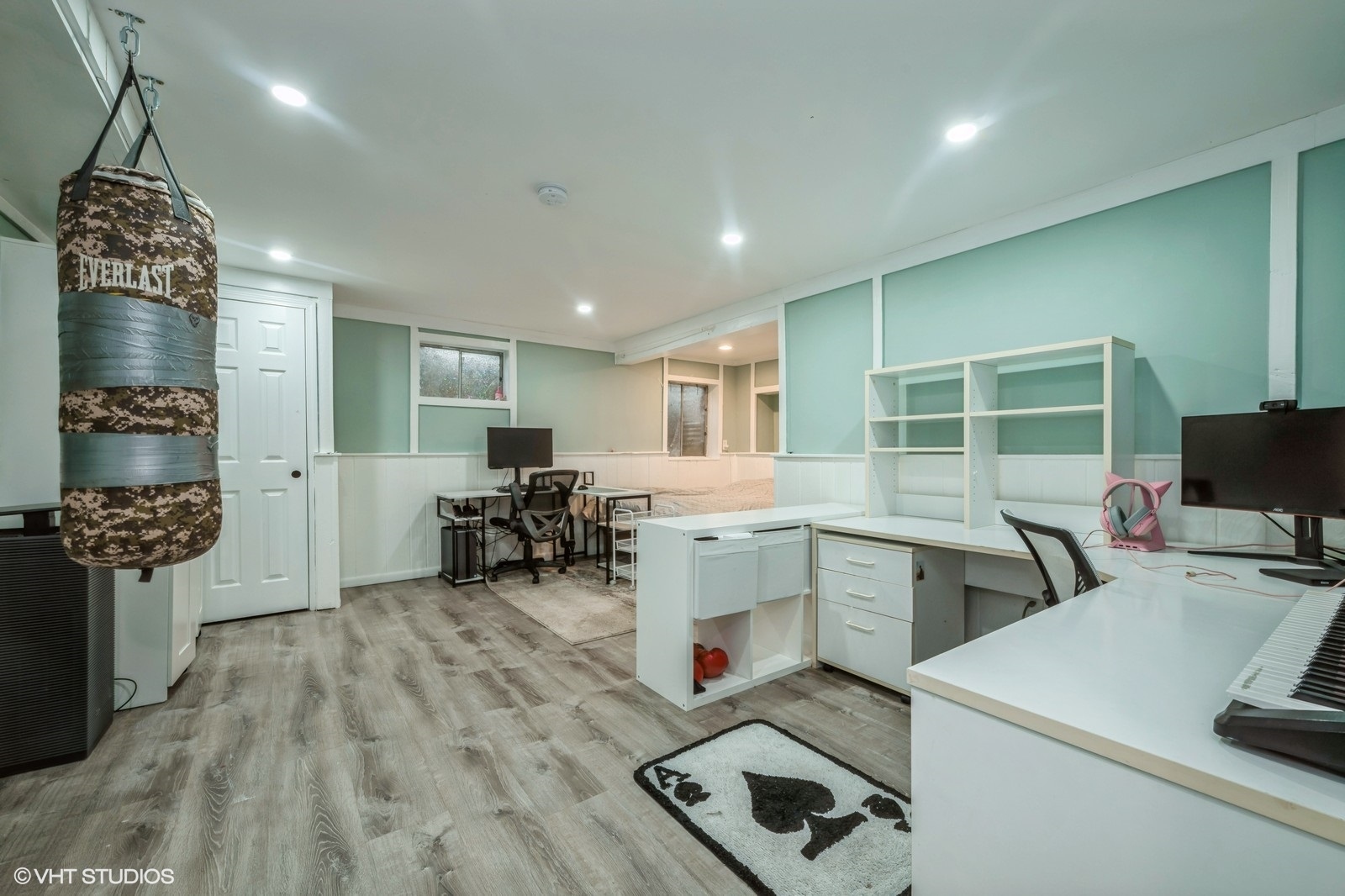 1138 Inverrary Lane Deerfield, IL 60015 - Photo 10 of 12 a kitchen with furniture and a stove