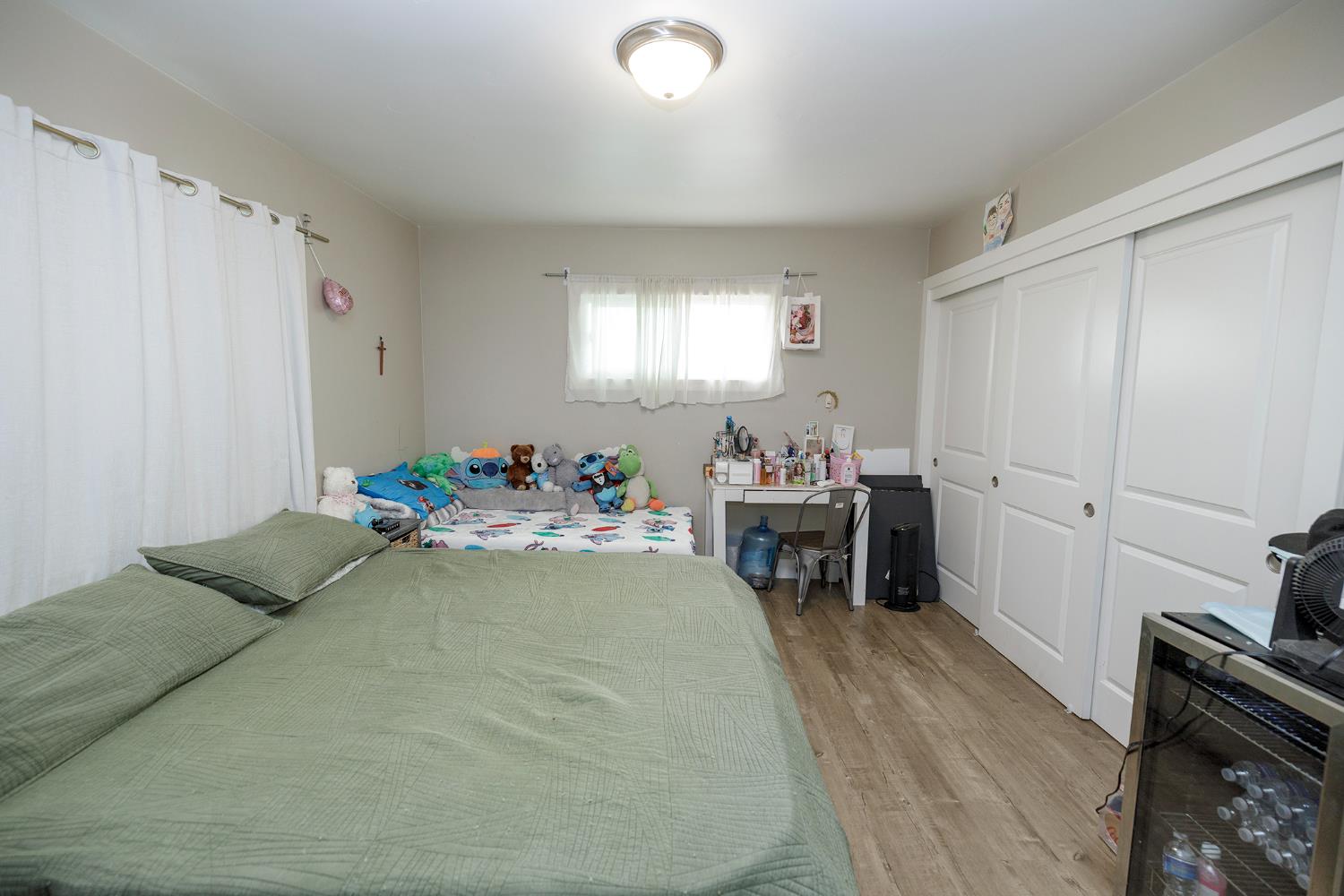 8712 Yosemite Boulevard Modesto, CA 95357 - Photo 18 of 24 a bed room with a bed and a chair