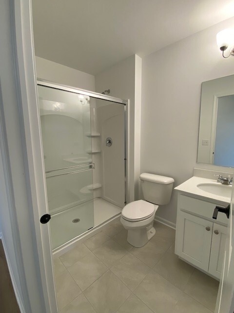 4515 Chelsea Mnr Circle, Unit 4515 Aurora, IL 60504 - Photo 20 of 37 a bathroom with a shower toilet and sink