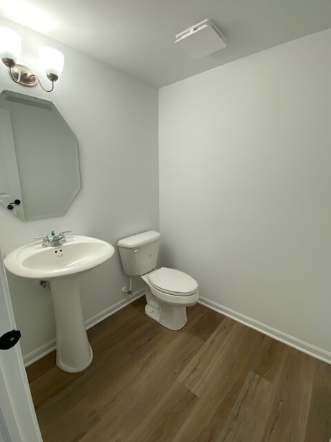 4515 Chelsea Mnr Circle, Unit 4515 Aurora, IL 60504 - Photo 22 of 37 a bathroom with a sink toilet and a mirror