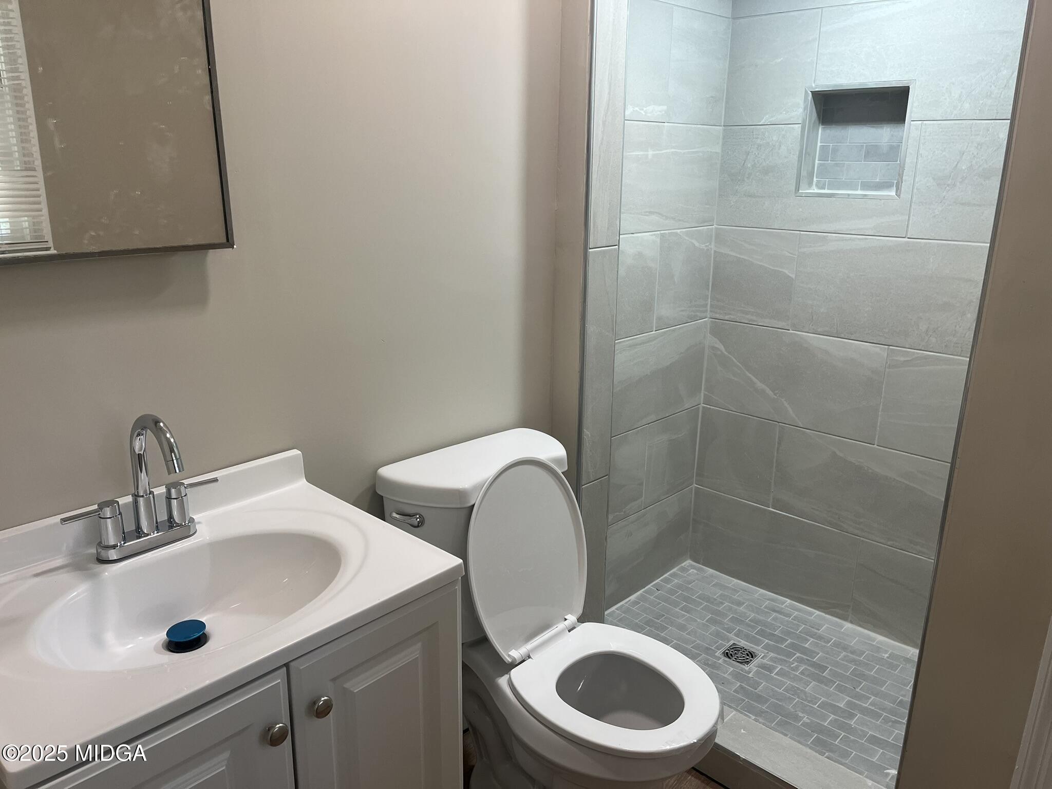 2767 Walnut Creek Road Macon, GA 31211 - Photo 11 of 15 master bath