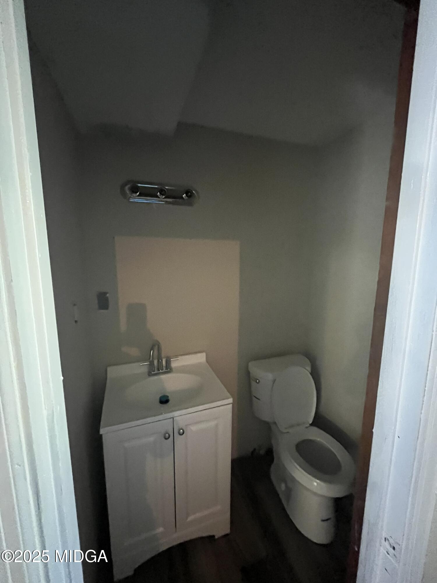 2767 Walnut Creek Road Macon, GA 31211 - Photo 13 of 15 half bath