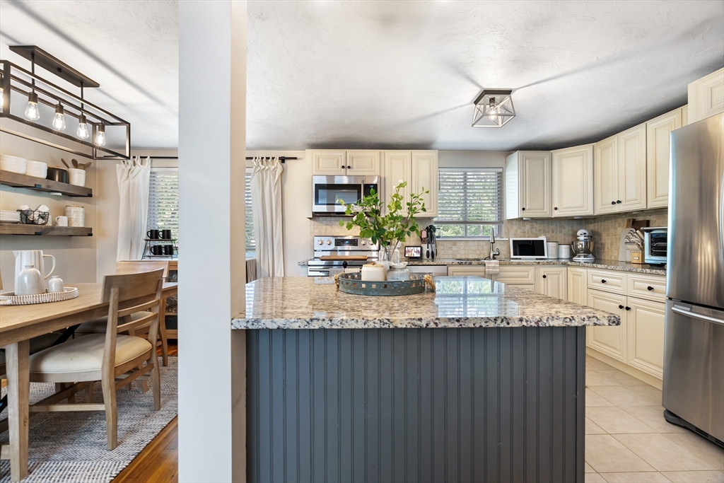 14 Carpenter Road Lynnfield, MA 01940 - Photo 12 of 38 Gallery Image 12
