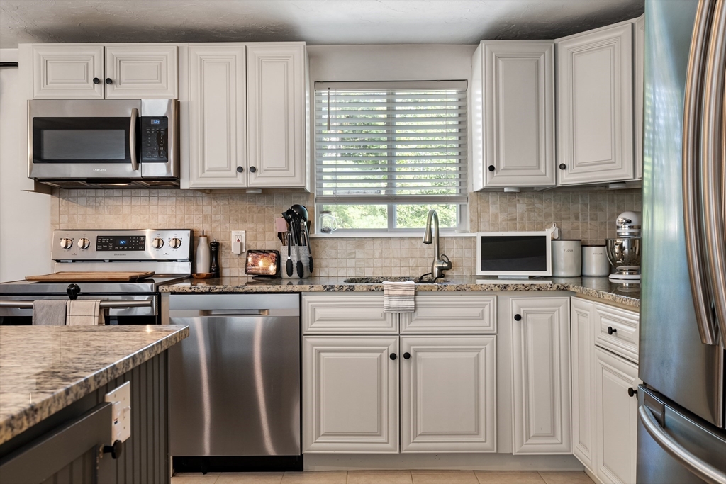 14 Carpenter Road Lynnfield, MA 01940 - Photo 13 of 38 Gallery Image 13