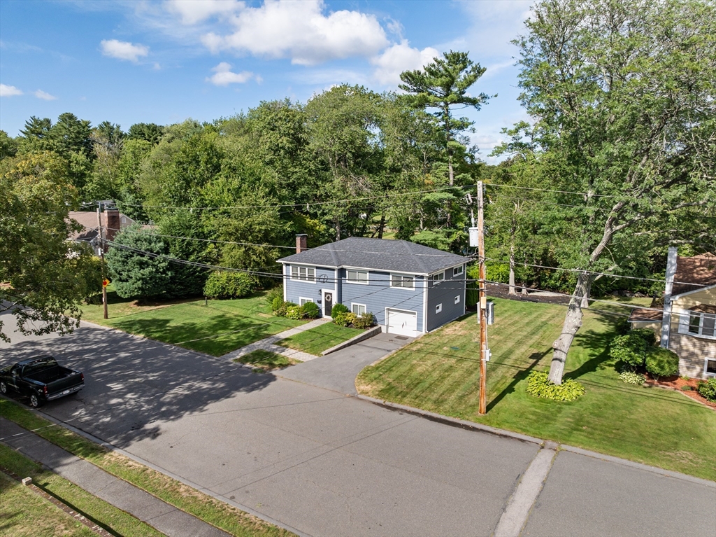 14 Carpenter Road Lynnfield, MA 01940 - Photo 3 of 38 Gallery Image 3
