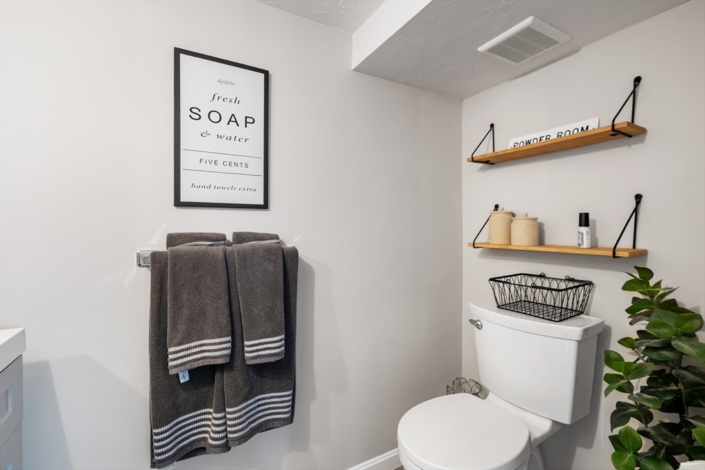 14 Carpenter Road Lynnfield, MA 01940 - Photo 31 of 38 Gallery Image 31