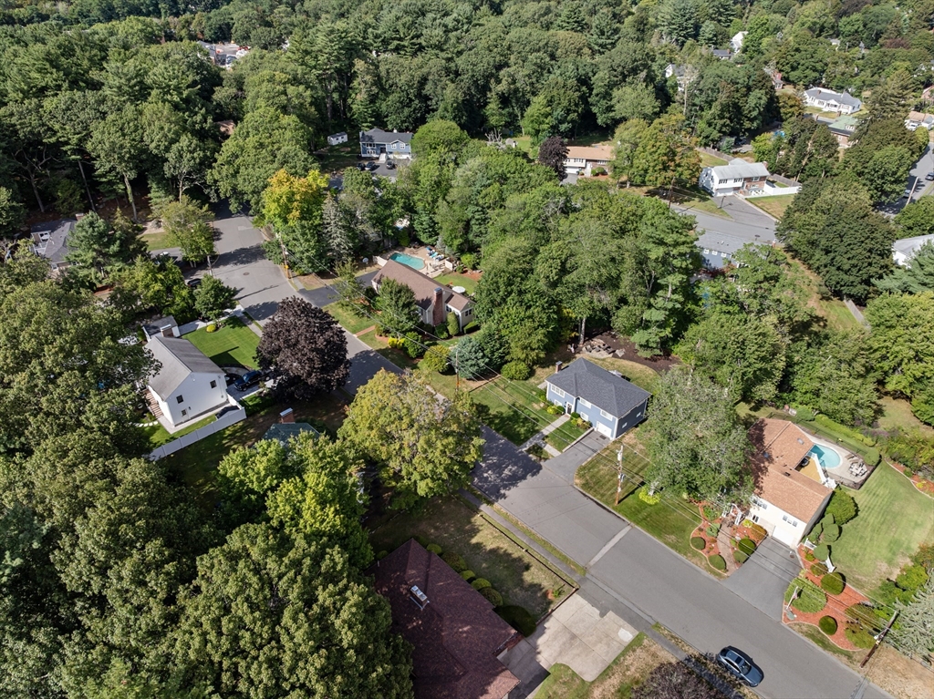 14 Carpenter Road Lynnfield, MA 01940 - Photo 4 of 38 Gallery Image 4