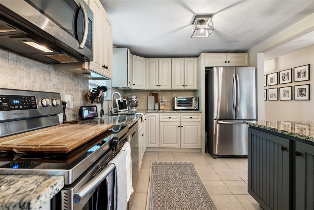 14 Carpenter Road Lynnfield, MA 01940 - Photo 10 of 38 Gallery Image 10