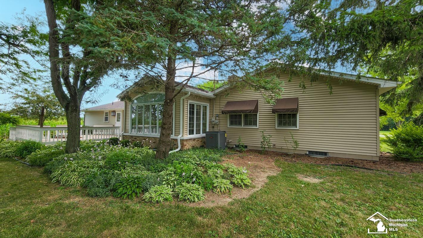 241 North Raisinville Road Monroe, MI 48162 - Photo 5 of 32