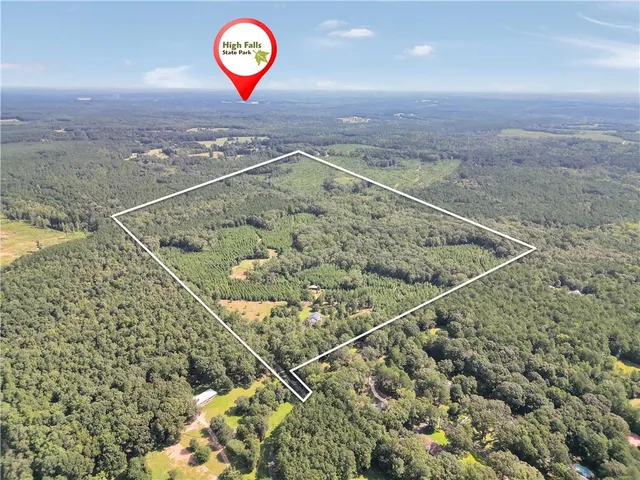 a view of a tennis court