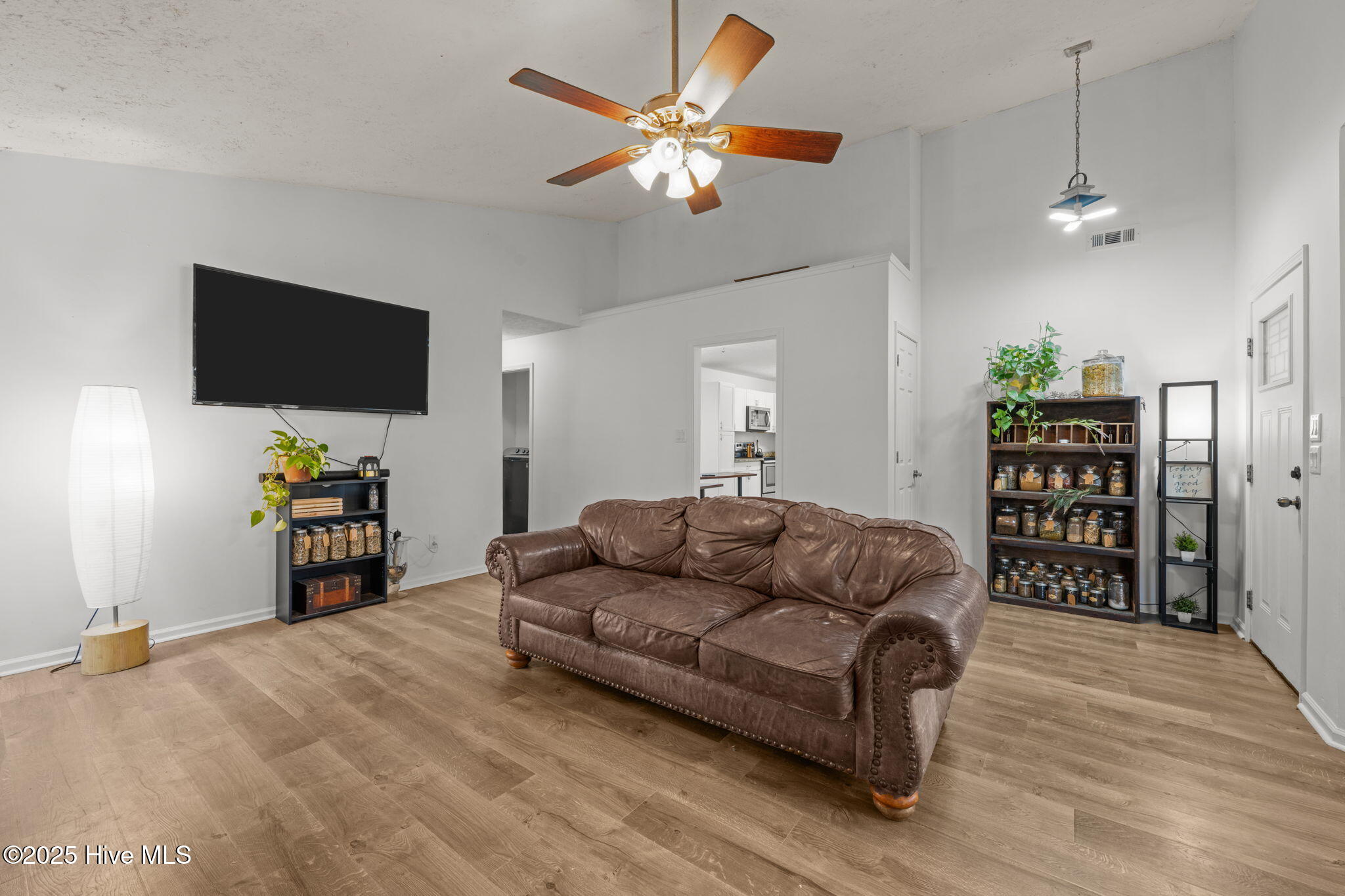 217 Attmore Drive New Bern, NC 28560 - Photo 5 of 23 27-web-or-mls-DSC_7129